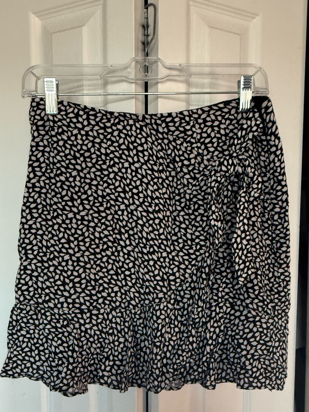 Abercrombie and Fitch Black and White Ruffle Wrap Skirt